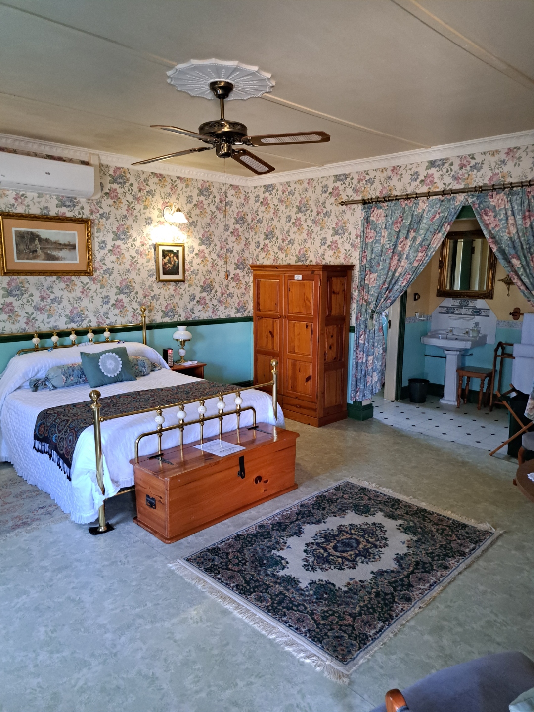 Deluxe Green Room — brass bed with blue-green accents